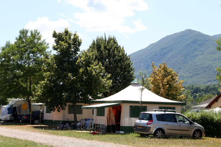 http://www.gcu.asso.fr/sites/default/files/fichiers/images/terrains/bungalows-toile/BT_St_J_en_Royans2.jpg